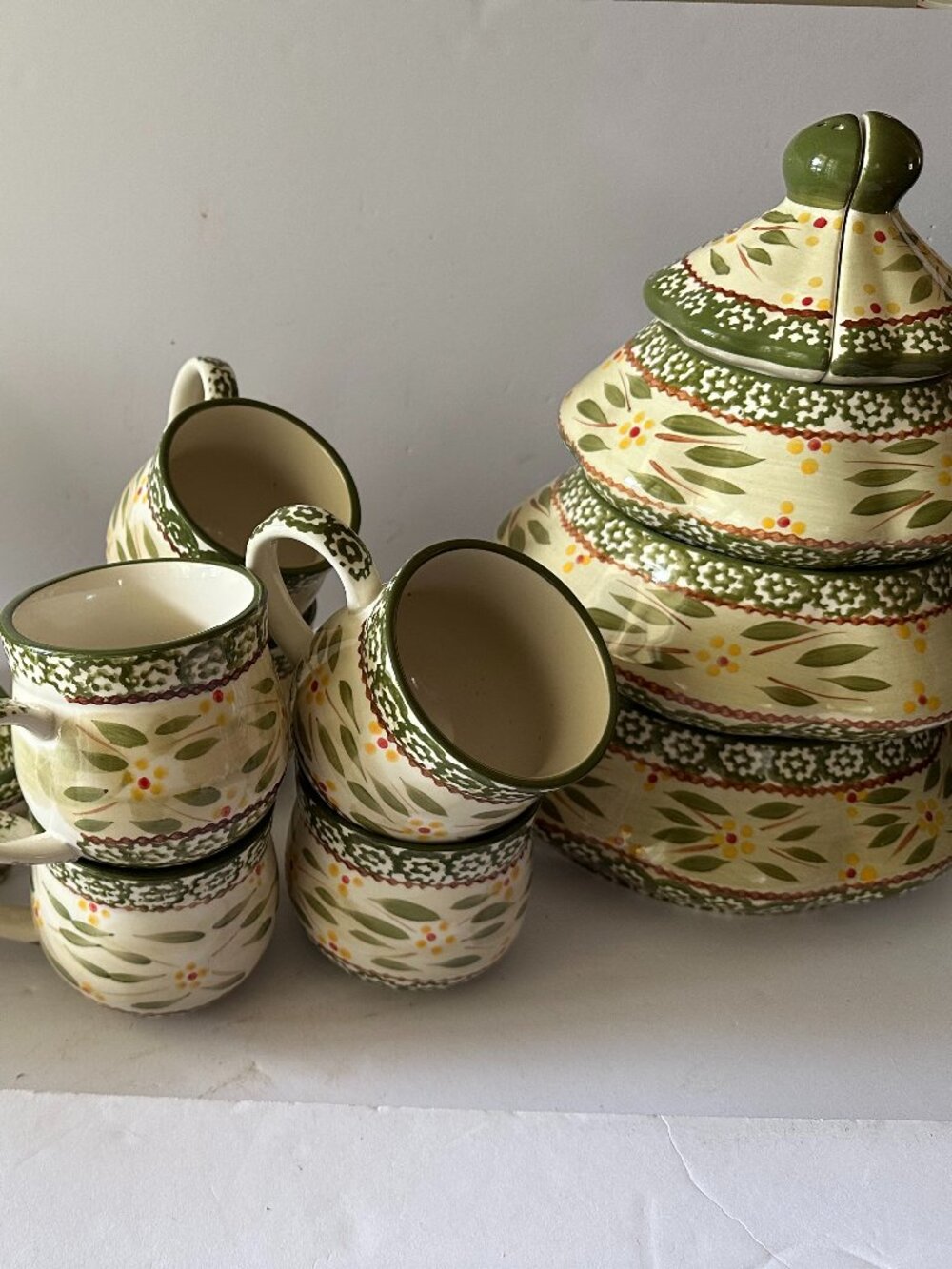 Temptations By Tara Old World Green Pattern With A Festive Christmas Tree